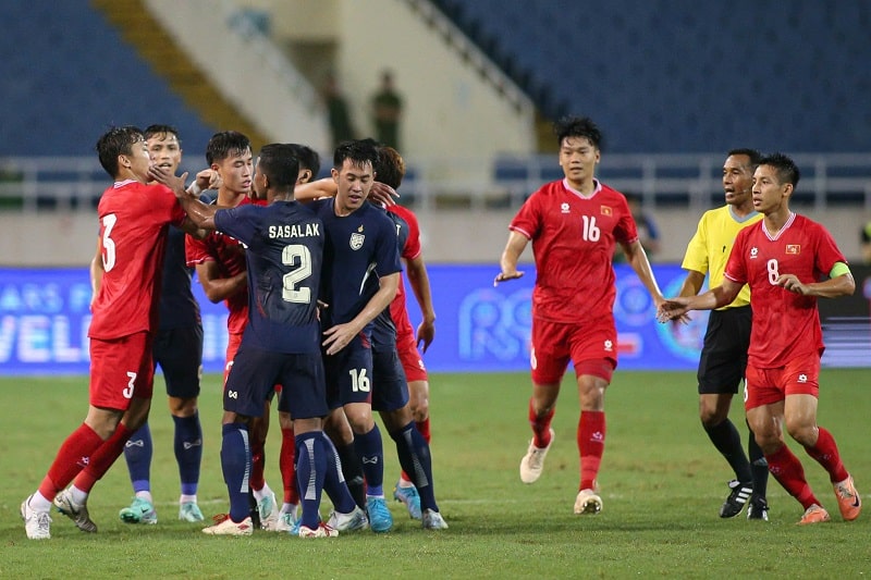 Thống kê đội hình hai đội